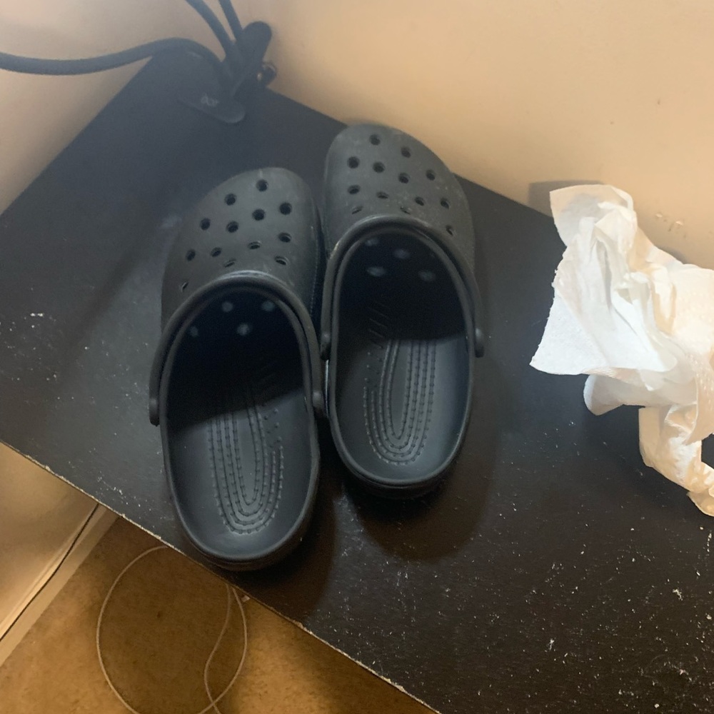 crocs